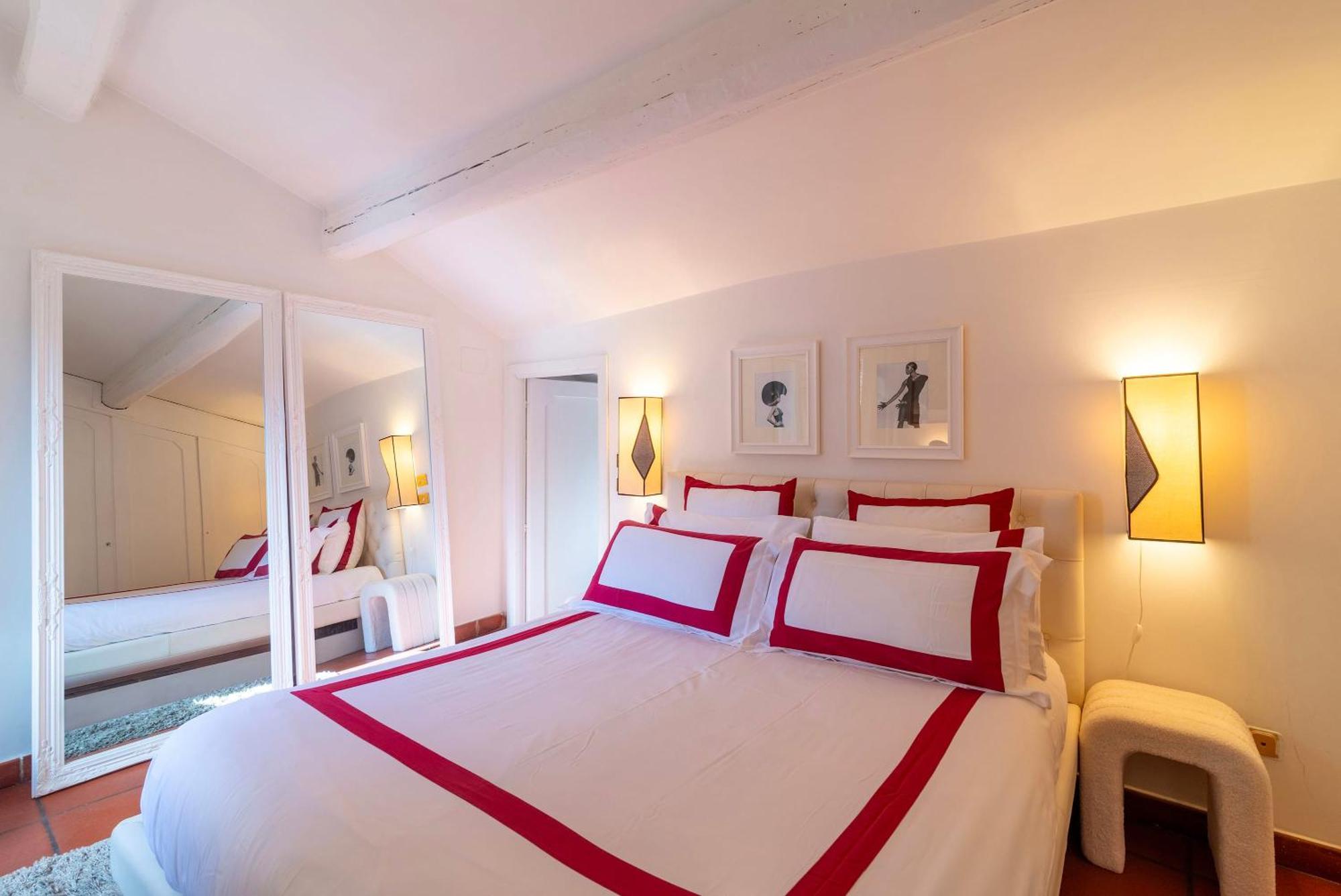 Campo De' Fiori Enchanting Attic Appartement